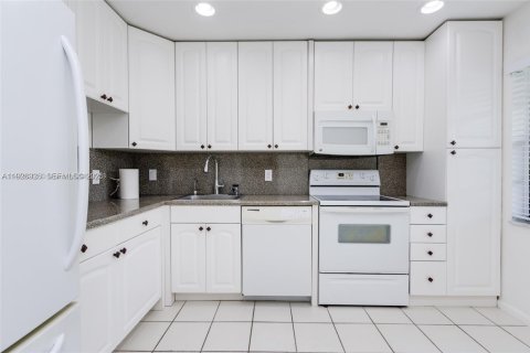 Купить кондоминиум в Бока-Ратон, Флорида 2 спальни, 117.61м2, № 1985816 - фото 14