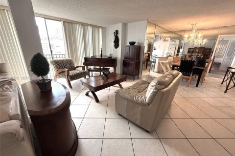 Condominio en alquiler en Sunny Isles Beach, Florida, 2 dormitorios, 114.27 m2 № 2051650 - foto 5