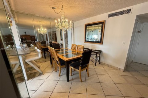 Condominio en alquiler en Sunny Isles Beach, Florida, 2 dormitorios, 114.27 m2 № 2051650 - foto 10