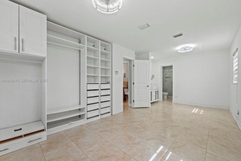 House in Miami, Florida 3 bedrooms, 168.15 sq.m. № 2051472 - photo 29