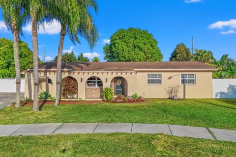 House in Miami, Florida 3 bedrooms, 168.15 sq.m. № 2051472 - photo 4