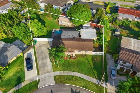 House in Miami, Florida 3 bedrooms, 168.15 sq.m. № 2051472 - photo 8