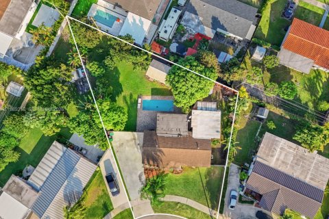 House in Miami, Florida 3 bedrooms, 168.15 sq.m. № 2051472 - photo 6