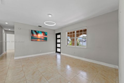 House in Miami, Florida 3 bedrooms, 168.15 sq.m. № 2051472 - photo 16