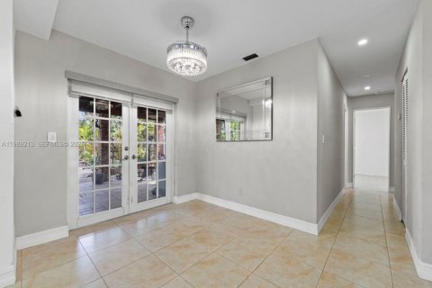 House in Miami, Florida 3 bedrooms, 168.15 sq.m. № 2051472 - photo 11