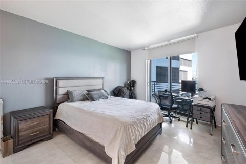 Apartment in Miami, Florida 3 bedrooms, 166.48 sq.m. № 2069582 - photo 22