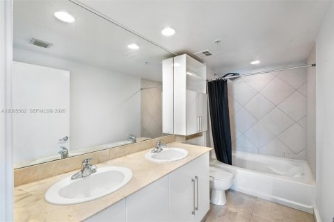 Apartment in Miami, Florida 3 bedrooms, 166.48 sq.m. № 2069582 - photo 18