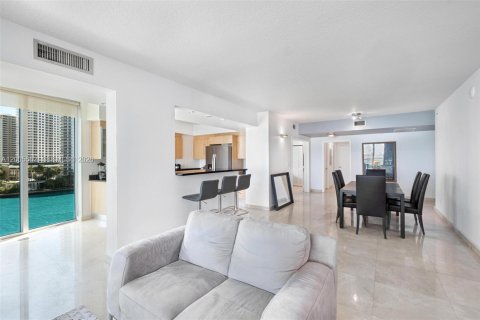 Apartment in Miami, Florida 3 bedrooms, 166.48 sq.m. № 2069582 - photo 12