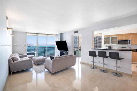 Apartment in Miami, Florida 3 bedrooms, 166.48 sq.m. № 2069582 - photo 2