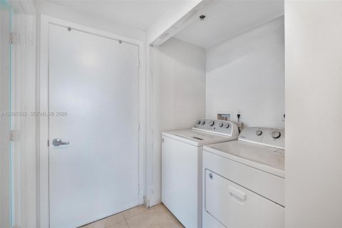 Apartment in Miami, Florida 3 bedrooms, 166.48 sq.m. № 2069582 - photo 26