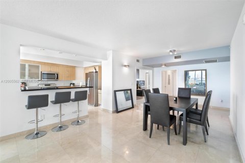 Apartment in Miami, Florida 3 bedrooms, 166.48 sq.m. № 2069582 - photo 14