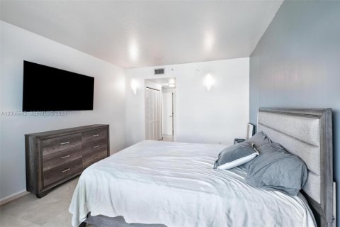 Apartment in Miami, Florida 3 bedrooms, 166.48 sq.m. № 2069582 - photo 24