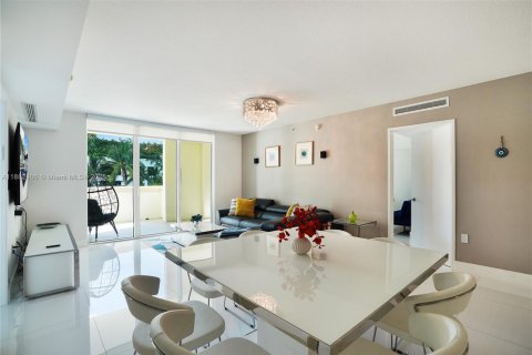 Condominio en venta en Sunny Isles Beach, Florida, 3 dormitorios, 153.1 m2 № 1930107 - foto 19