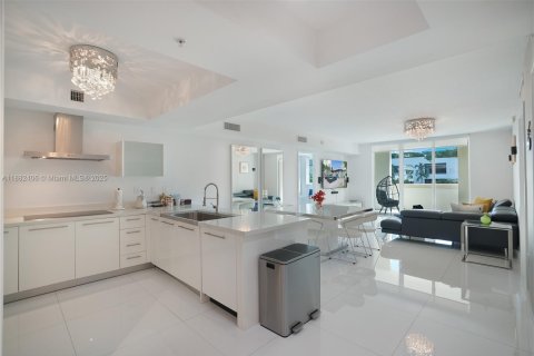 Condominio en venta en Sunny Isles Beach, Florida, 3 dormitorios, 153.1 m2 № 1930107 - foto 5