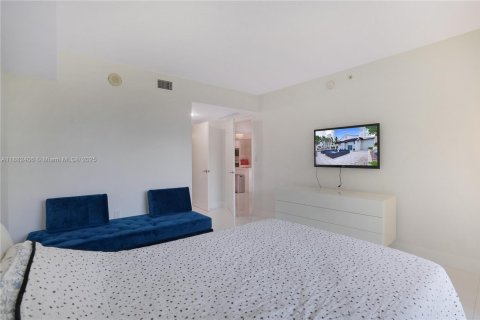 Condominio en venta en Sunny Isles Beach, Florida, 3 dormitorios, 153.1 m2 № 1930107 - foto 20
