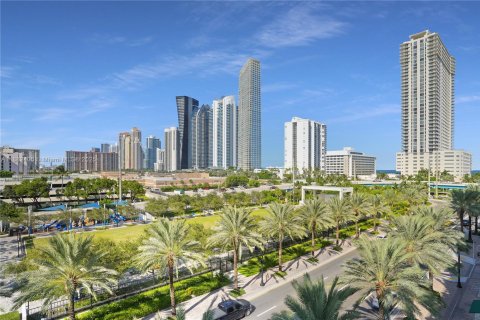 Condominio en venta en Sunny Isles Beach, Florida, 3 dormitorios, 153.1 m2 № 1930107 - foto 28