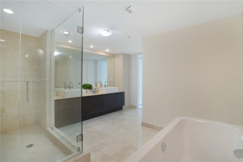 Condominio en venta en Sunny Isles Beach, Florida, 3 dormitorios, 153.1 m2 № 1930107 - foto 17