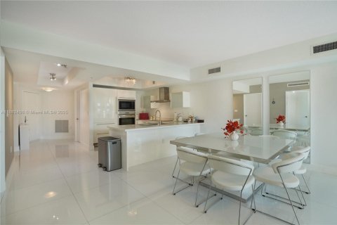 Condominio en venta en Sunny Isles Beach, Florida, 3 dormitorios, 153.1 m2 № 1930107 - foto 6