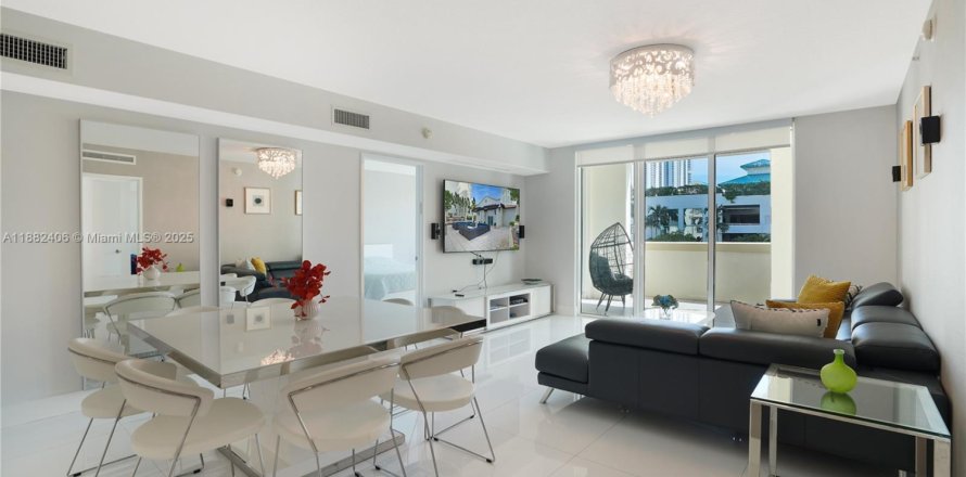 Condominio en Sunny Isles Beach, Florida, 3 dormitorios  № 1930107