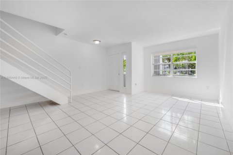 Copropriété à louer à Miami, Floride: 2 chambres, 118.91 m2 № 1933379 - photo 3