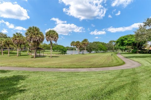 Copropriété à louer à Miami, Floride: 2 chambres, 118.91 m2 № 1933379 - photo 15