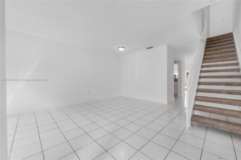 Copropriété à louer à Miami, Floride: 2 chambres, 118.91 m2 № 1933379 - photo 2