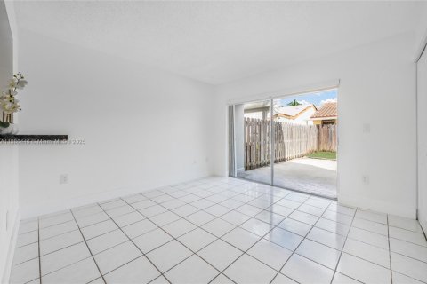 Copropriété à louer à Miami, Floride: 2 chambres, 118.91 m2 № 1933379 - photo 6