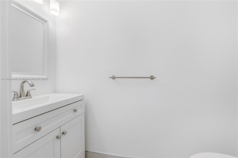 Copropriété à louer à Miami, Floride: 2 chambres, 118.91 m2 № 1933379 - photo 9