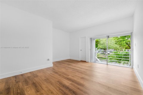 Copropriété à louer à Miami, Floride: 2 chambres, 118.91 m2 № 1933379 - photo 12