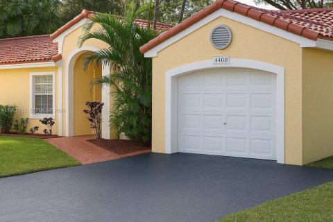 Casa en Coconut Creek, Florida 3 dormitorios, 134.99 m2 № 2031661