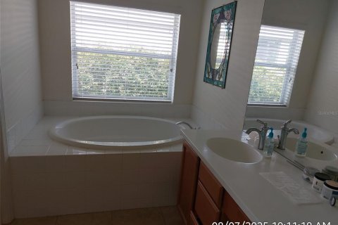 House in Parrish, Florida 3 bedrooms, 169.73 sq.m. № 1880683 - photo 14
