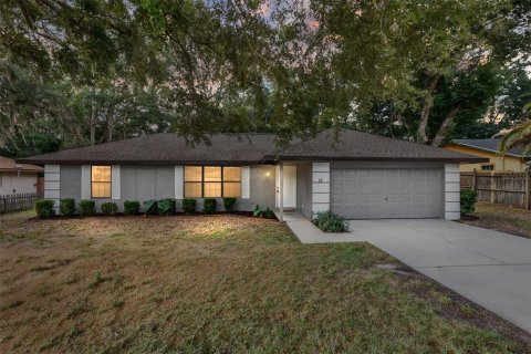 House in Ocala, Florida 3 bedrooms, 125.6 sq.m. № 2111403
