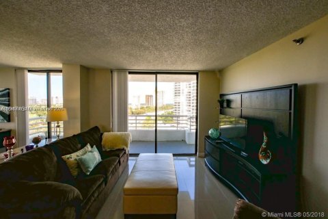 Condo in Aventura, Florida, 2 bedrooms № 1961544 - photo 3