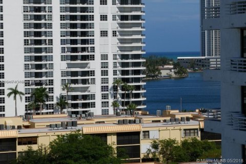 Condo in Aventura, Florida, 2 bedrooms № 1961544 - photo 14