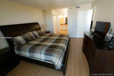 Condo in Aventura, Florida, 2 bedrooms № 1961544 - photo 10