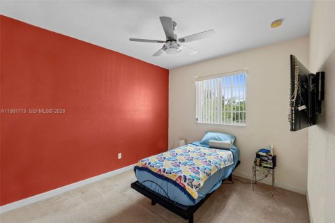 Townhouse in Cutler Bay, Florida 3 bedrooms, 139.73 sq.m. № 2042990 - photo 25