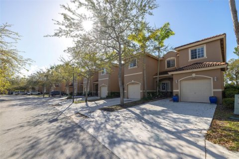 Townhouse in Cutler Bay, Florida 3 bedrooms, 139.73 sq.m. № 2042990 - photo 2