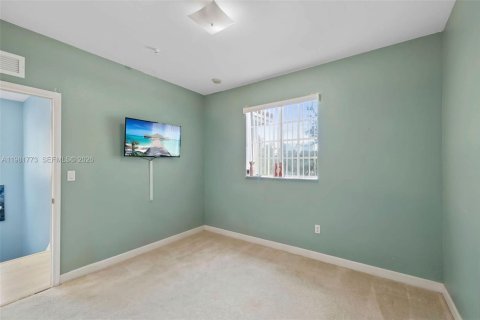 Townhouse in Cutler Bay, Florida 3 bedrooms, 139.73 sq.m. № 2042990 - photo 27