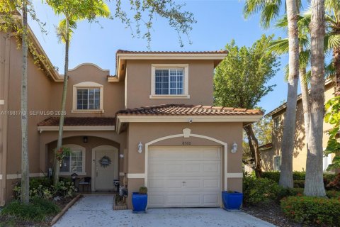 Townhouse in Cutler Bay, Florida 3 bedrooms, 139.73 sq.m. № 2042990 - photo 3