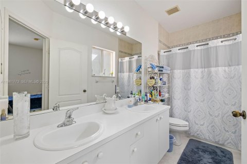 Townhouse in Cutler Bay, Florida 3 bedrooms, 139.73 sq.m. № 2042990 - photo 22