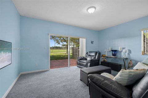 Townhouse in Cutler Bay, Florida 3 bedrooms, 139.73 sq.m. № 2042990 - photo 11