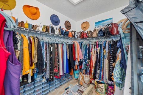 Townhouse in Cutler Bay, Florida 3 bedrooms, 139.73 sq.m. № 2042990 - photo 23