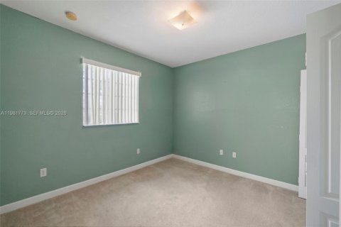 Townhouse in Cutler Bay, Florida 3 bedrooms, 139.73 sq.m. № 2042990 - photo 26