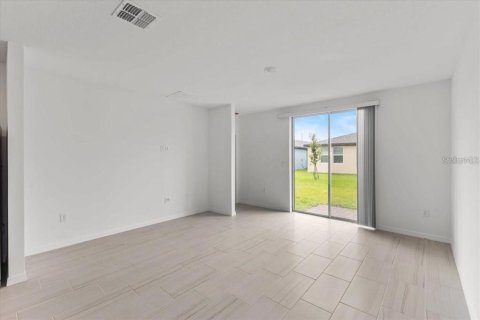 Villa ou maison à louer à Poinciana, Floride: 3 chambres, 137.87 m2 № 2299841 - photo 18