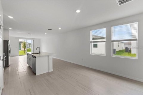 Villa ou maison à louer à Poinciana, Floride: 3 chambres, 137.87 m2 № 2299841 - photo 5