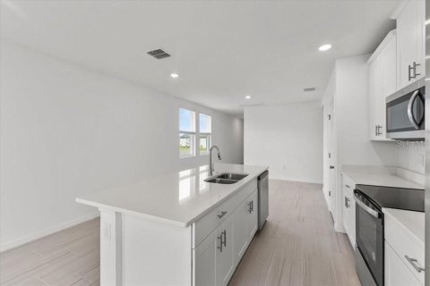 Villa ou maison à louer à Poinciana, Floride: 3 chambres, 137.87 m2 № 2299841 - photo 4