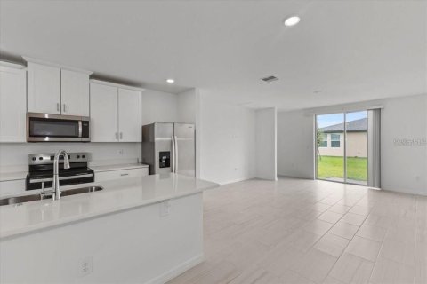 Villa ou maison à louer à Poinciana, Floride: 3 chambres, 137.87 m2 № 2299841 - photo 2