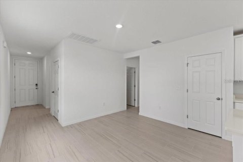 Villa ou maison à louer à Poinciana, Floride: 3 chambres, 137.87 m2 № 2299841 - photo 3
