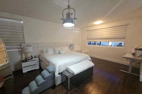 Villa ou maison à vendre à Doral, Floride: 5 chambres, 289.2 m2 № 1966543 - photo 15