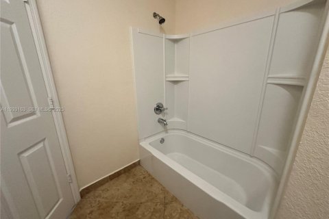 Снять в аренду кондоминиум в Дорал, Флорида 2 спальни, 104.33м2, № 1988941 - фото 21